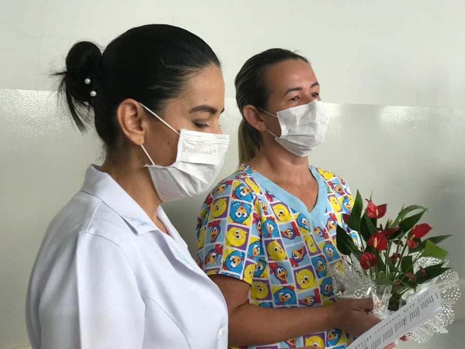 Foto de perfil de muito triste corona vírus paciente doente